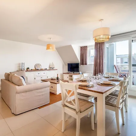 Coastal Retreat With Balcony Apartman *