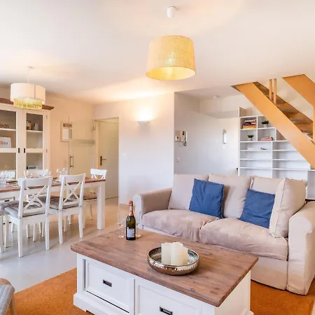 Coastal Retreat With Balcony Apartamento
