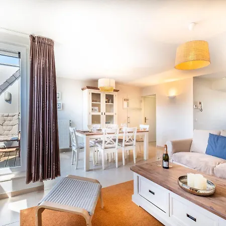 Coastal Retreat With Balcony Apartman