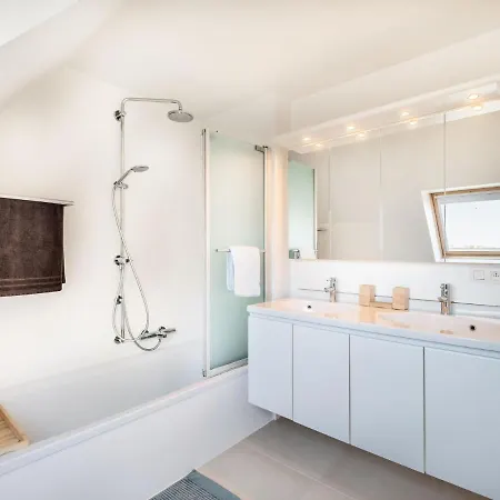Coastal Retreat With Balcony Apartamento