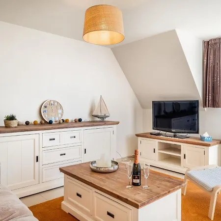 Coastal Retreat With Balcony Apartman *