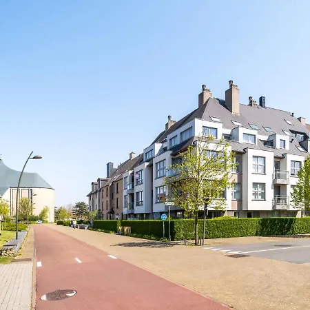 Coastal Retreat With Balcony