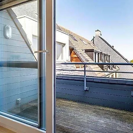 Coastal Retreat With Balcony