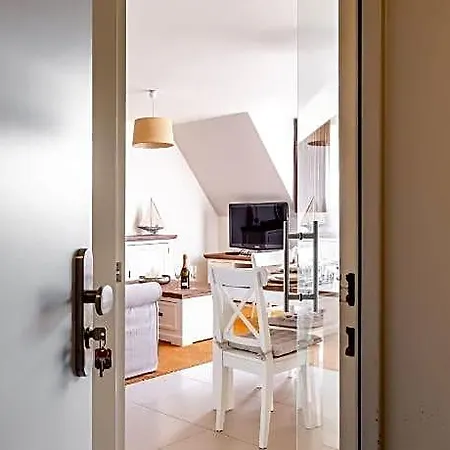 Apartamento Coastal Retreat With Balcony