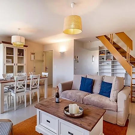 Coastal Retreat With Balcony Apartamento